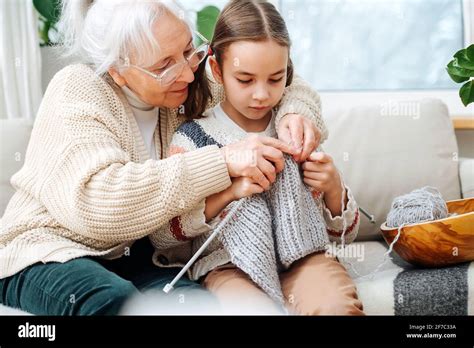 Geiler Familien Sex mit Granny und Enkelin